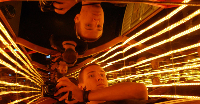 Parallel mirrors at the Petronas Science Centre