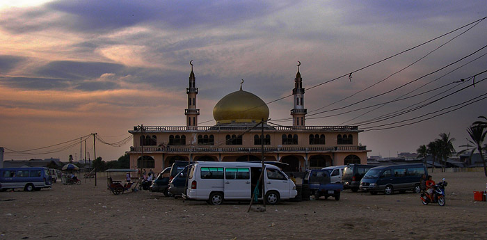 Mosque in Phnom Penh's backpacker district