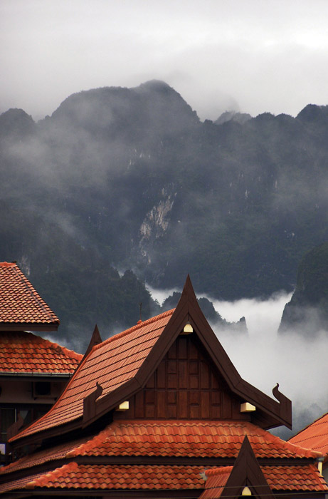 Guesthouse and mountains in Vang Vieng